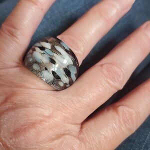 Chic Glass Black and Silver Patterned Ring